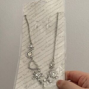 Elegant Silver Floral Necklace